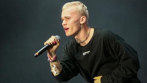 Поплатился за свое поведение: Милохина избили на улице в Грузии