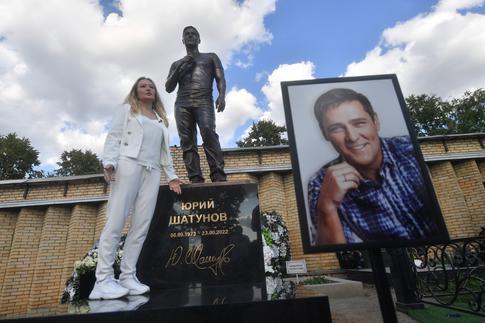 «Не судите — да не судимы будете»: вдова Шатунова объяснила связь с немецким манекенщиком