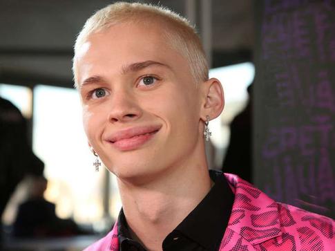 Приемный отец Дани Милохина опроверг новость о призыве блогера в армию