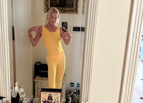 Волочкова интригует публику в свадебном платье: «Скоро все узнаете»