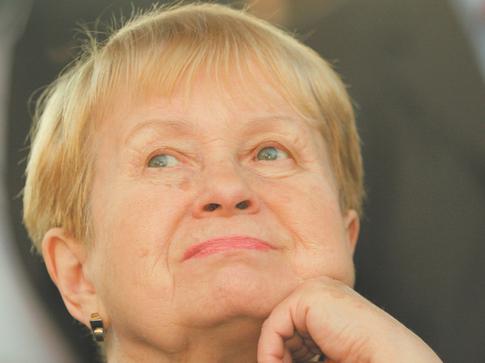 «Эмоционально неустойчива»: стало известно, как себя чувствует Александра Пахмутова после потери мужа