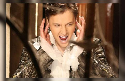 «Прибегает к разным методикам»: хирург предположил, почему изменилась внешность Витаса