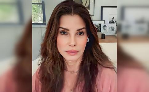 Сандра Буллок опубликовала фото с сыном в хэллоуинском образе