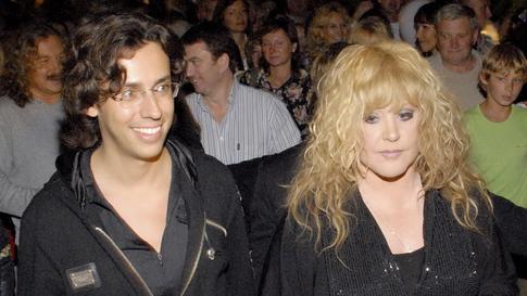 «Аллы рядом не было»: Галкина с дочерью Лизой заметили на Кипре