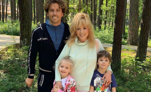 Вслед за мужем: Пугачева с детьми уехала из Израиля на Кипр