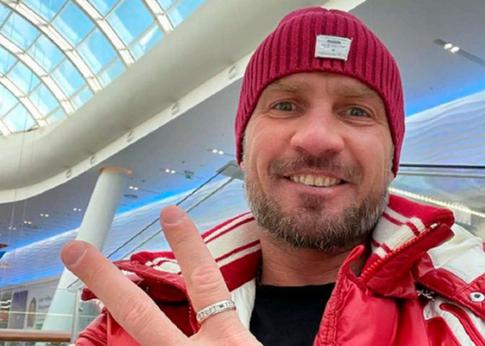 Костомаров впервые вышел в свет на протезах