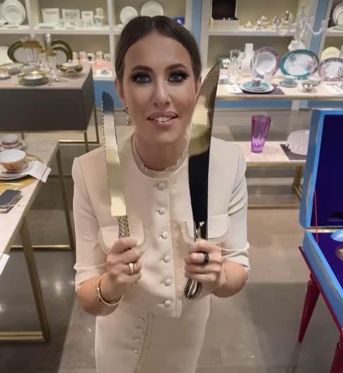 Ксения Собчак показала пародию на Бритни Спирс