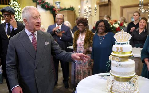 «Где Гарри?»: герцоги Кембриджские поздравили короля с юбилеем