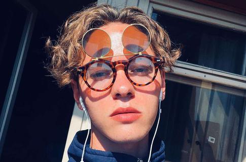 Певцу Шарлоту может грозить до 5 лет тюрьмы за антироссийские высказывания