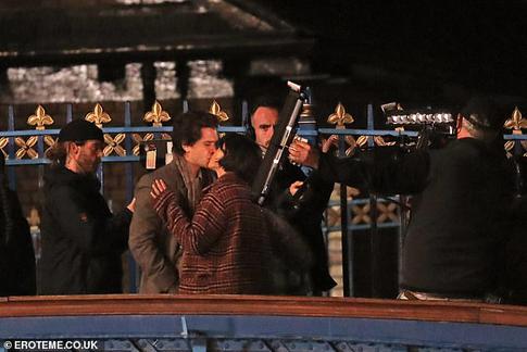 Папарацци сняли поцелуй Кита Харингтона и Наоми Скотт