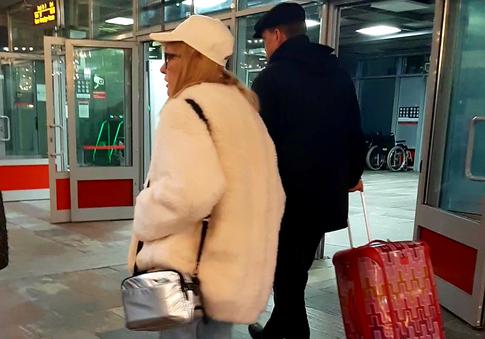 Кадры недели: у вернувшейся Пугачевой увидели проблемы с походкой, Фёдор и Светлана Бондарчук избегали друг друга на премьере