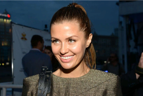 «А где же талия?»: Викторию Боню поймали на неумелом фотошопе