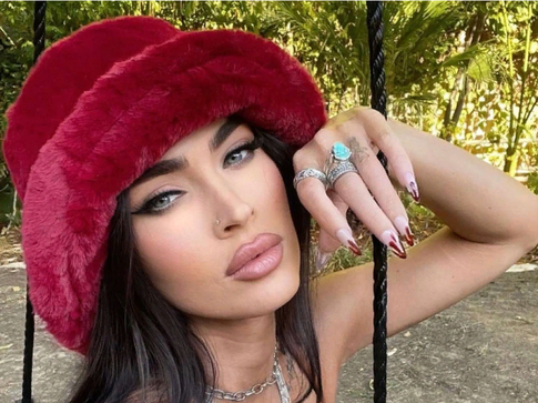 Меган Фокс рассказала, как правильно просить деньги у Вселенной