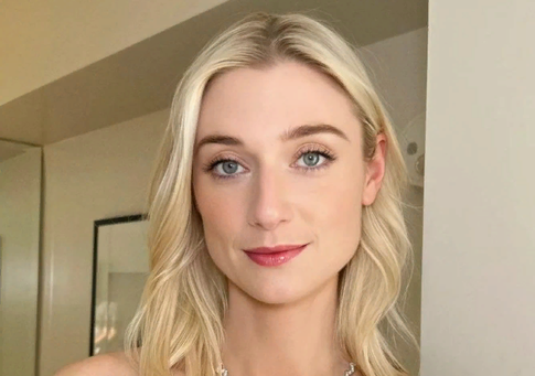 Элизабет Дебики появилась в образе принцессы Дианы на премьере шестого сезона «Короны»