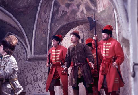 «Пережевывать чужое»: актриса Маслова призвала байкотировать ремейк на комедию Гайдая