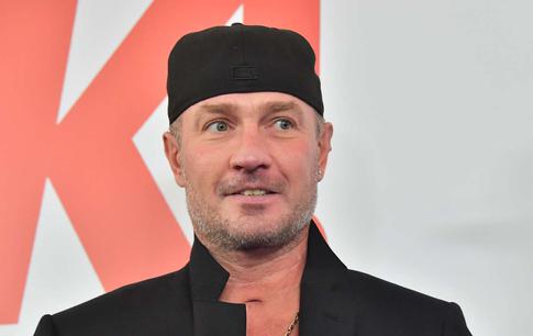 Роман Костомаров опроверг подготовку к пластической операции