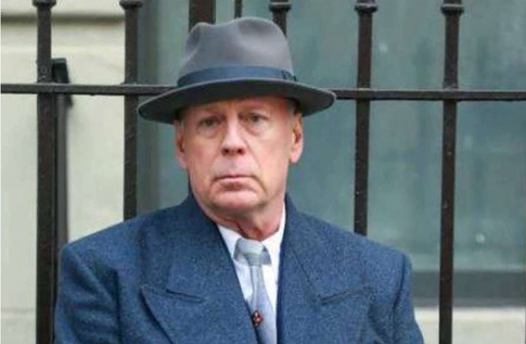 «Любовь и обожание растут»: тяжелобольной Брюс Уиллис отмечает 16-летнюю годовщину с женой