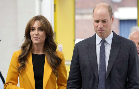 Принца Уильяма и Кейт Миддлтон раскритиковали за рождественскую открытку с детьми