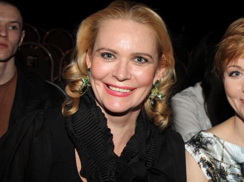 61-летняя Алена Яковлева рассказала о романе с мужчиной младшее на 27 лет: «Это ужасно и отвратительно»