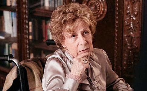 «Пусть они уезжают»: Ахеджакова отказалась бежать из России после отмены ее спектаклей