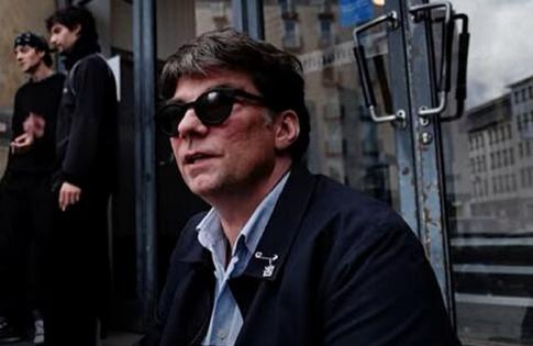 Немецкий хореограф Марко Геке измазал экскрементами лицо женщины-критика