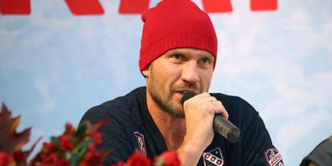 Мать Костомарова вышла на связь после информации о новой операции у фигуриста