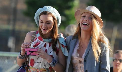 Гардероб для радости: 5 деталей одежды, которые выдают счастливую женщину