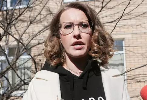 Собчак осудила Канделаки за публикацию ее второго паспорта