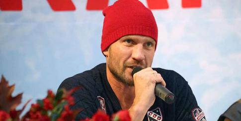 Продолжает развиваться сепсис: Костомарову могут ампутировать часть руки