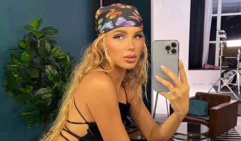 Певица Ханна пожаловалась на послеродовую депрессию