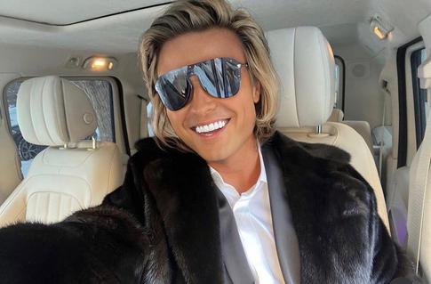 Уход в религию и свадьба с «пожилой миллионершей»: где сейчас самые яркие участники «Фабрики звезд»