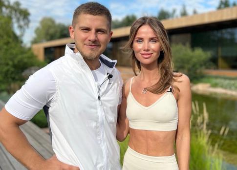 Мужа Алексы застукали в объятиях незнакомки