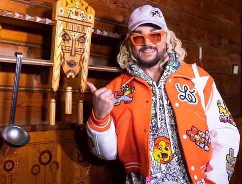 Киркоров похвастался увеличенными ягодицами на своем концерте