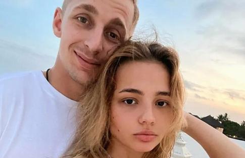Саша Стоун отреагировал на слухи о расставании с Валей Карнавал: «Хотели расписаться у моря»