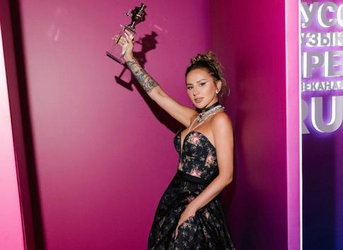 Анну Асти заподозрили в беременности