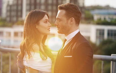 Любовь за кадром, преображение и трагедия после землетрясения: как живут звезды «Постучись в мою дверь»