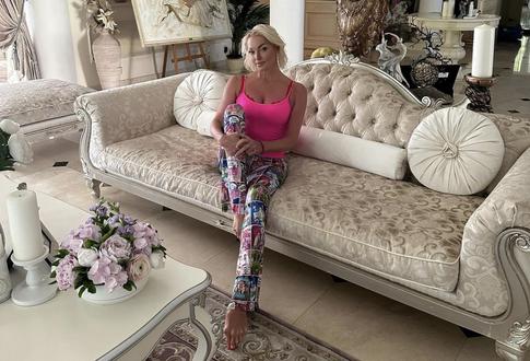 Волочкова показала, как выступала на одной сцене с Пугачевой