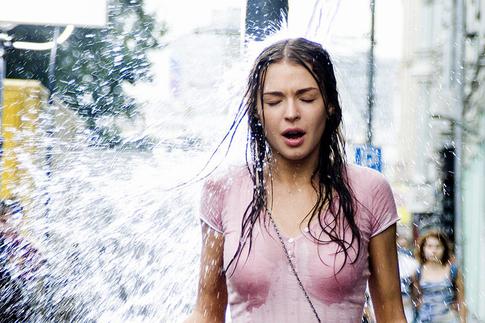 Дезодоранты не спасают: что делать, если сильно потеете летом