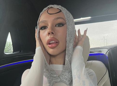 В Сети раскритиковали пение Инстасамки: «Чуть не оглох от ее ужасного голоса»