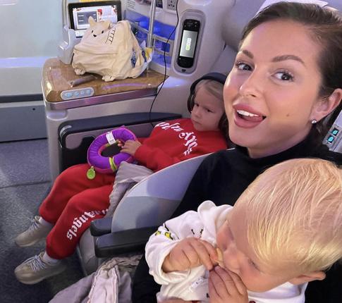 Избавилась от детей и мамы: Нюшу критикуют за странный поступок во время перелета