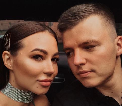 СК требует отправить блогеров Валерию и Артема Чекалиных под домашний арест