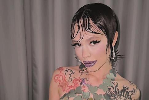 Инстасамка рассказала, как сдала испорченное ею платье за 600 тысяч рублей