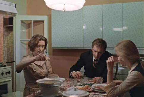 Окно из ванны в кухню и еще пять странностей жилья в СССР