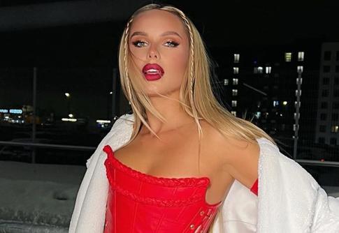 Мама Ханны впервые показала лицо младшей дочери певицы