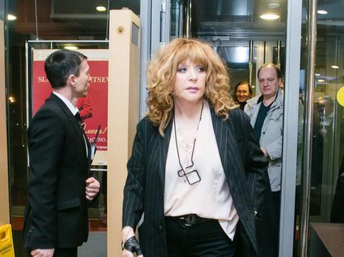 Пугачева прислала венок на похороны своего учителя