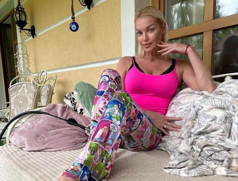 В Сети высмеяли Волочкову: «Спички все свои куда-то тянет»