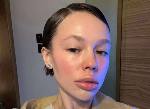 Инстасамку засмеяли за нелепое фото: «Даш, валыну-то убери»