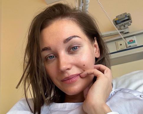 Асмус рассказала, как прошла операция на ноге: «Рвало 15 часов подряд, уколы в живот, адовая боль»