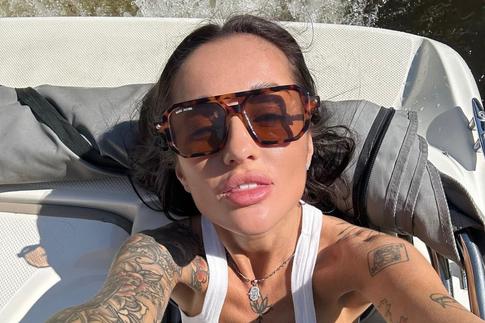 «А без трусов слабо?»: жена Гуфа оголилась на отдыхе в Турции