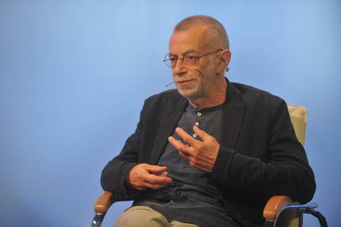 Сделали операцию: известного поэта Льва Рубинштейна сбила машина